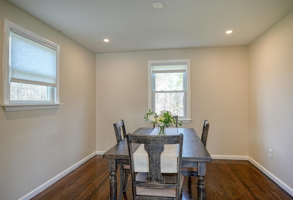 201 Gorwin Dr, Holliston MA  01746-1532 exterior