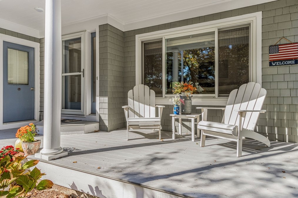 11 Shore Dr, Mashpee, MA 02649 exterior
