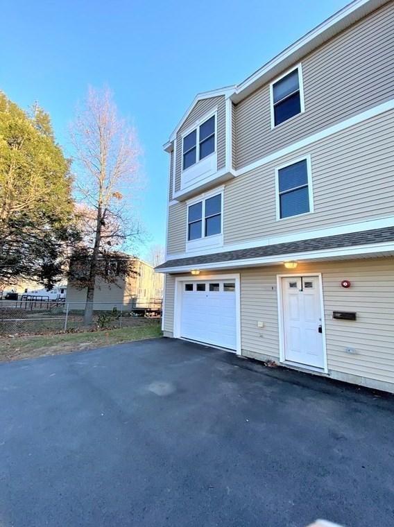 623 Andover St #e, Lawrence, MA 01843