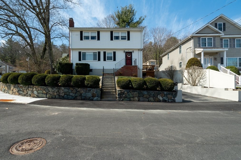 4 Carleton Rd, Waltham, MA 02451 exterior