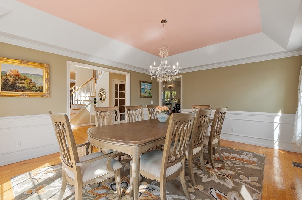 18 Camelot Dr, Shrewsbury MA  01545-7704 exterior