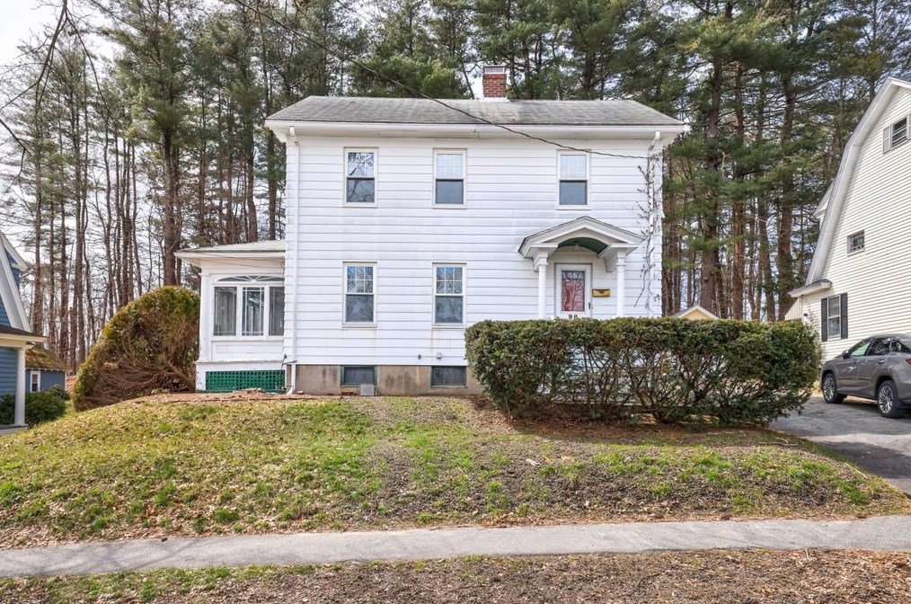 98 Cottage St, Hudson, MA 01749-1430