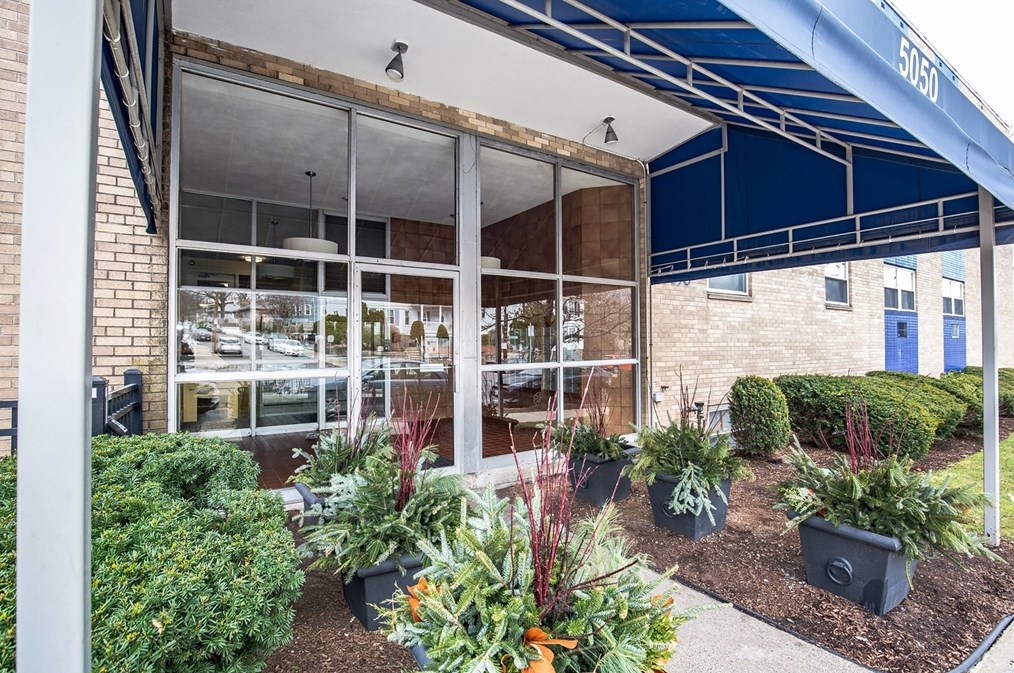 5050 Washington St #16, Boston, MA 02132