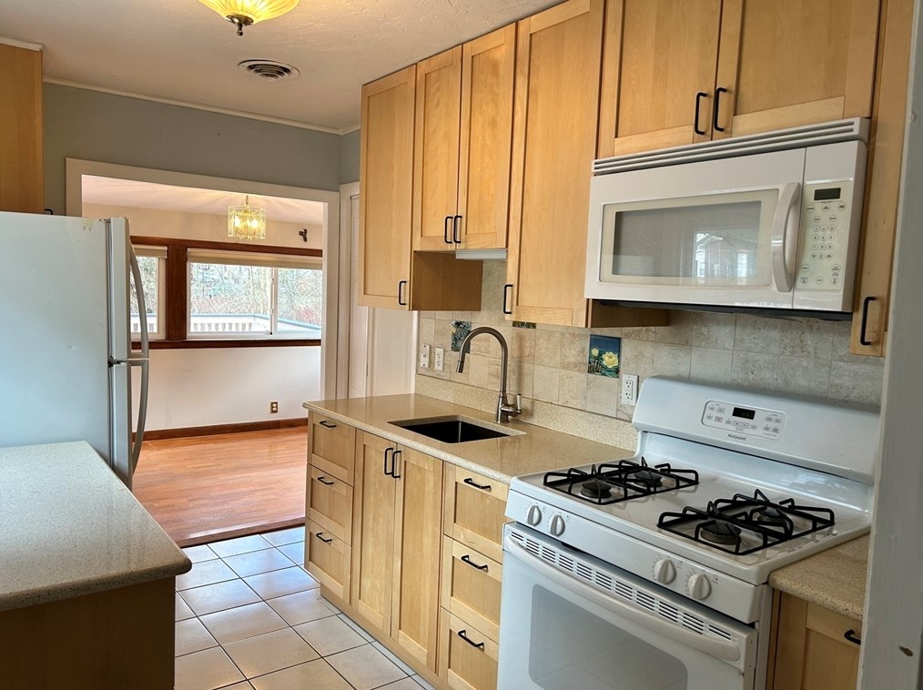 34 Crescent Ln, Malden, MA 02148