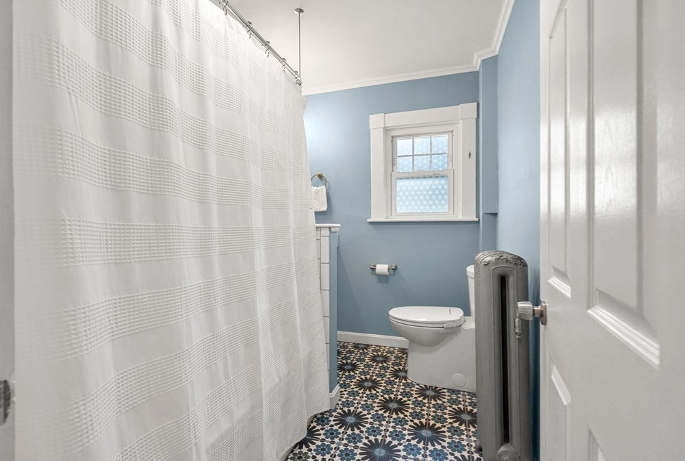 17 Whitney Ave, Beverly MA  01915-3435 exterior