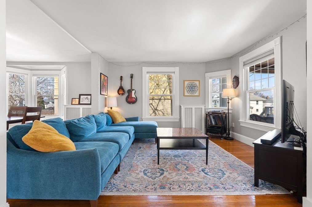 17 Whitney Ave, Beverly MA  01915-3435 exterior