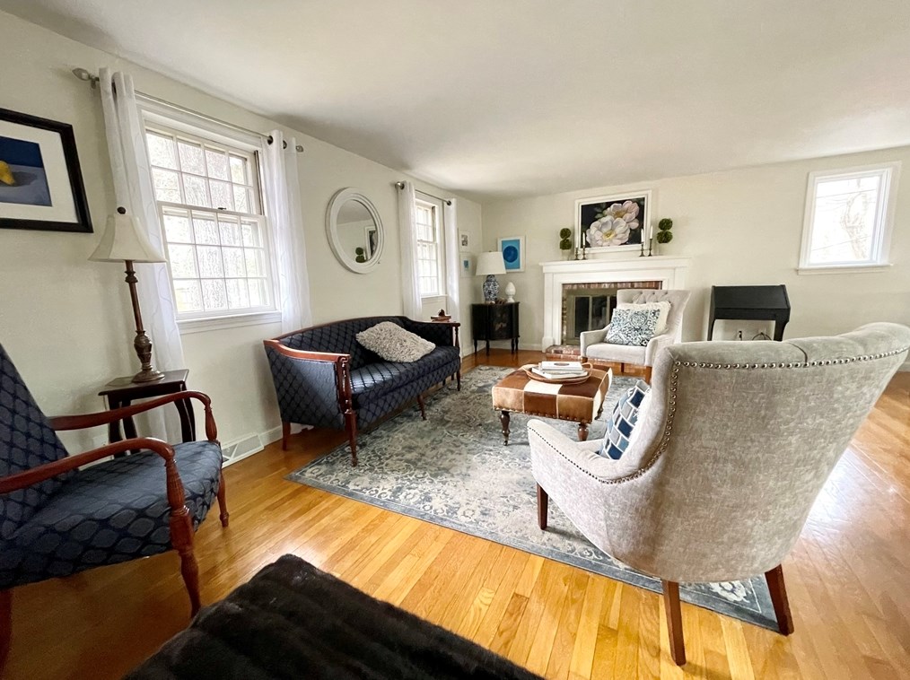 2 Brewster Rd, Hingham MA  02043-3664 exterior