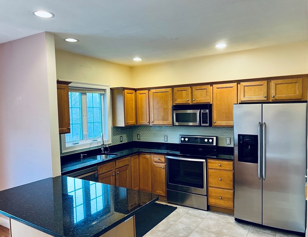 9 Nirvana Dr #2e, Saugus, MA 01906