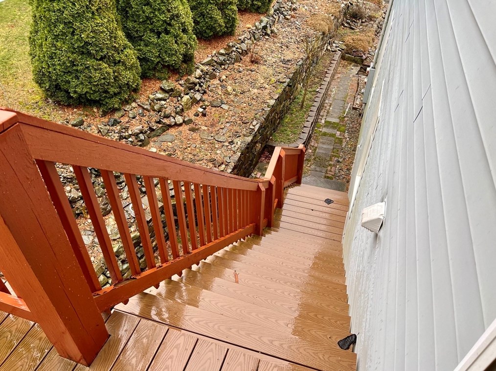 42 Crescent Ln, Malden MA 02148-1858 exterior