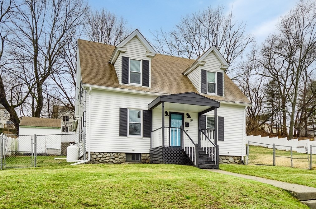 19 Perry St, Auburn, MA 01501 exterior