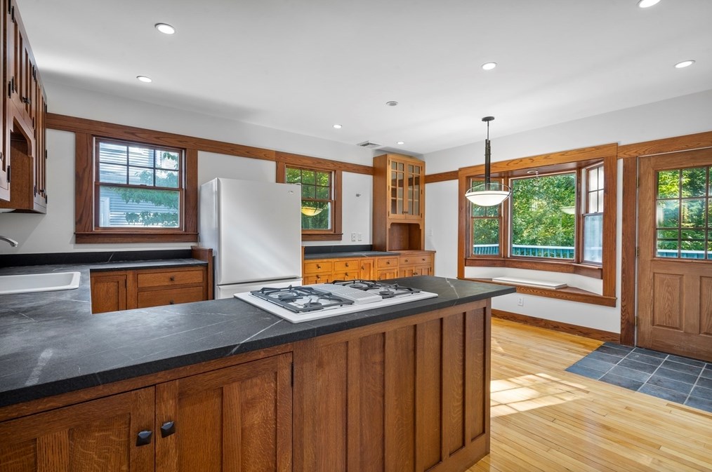 32 Tomlin St, Waltham MA  02451-3735 exterior