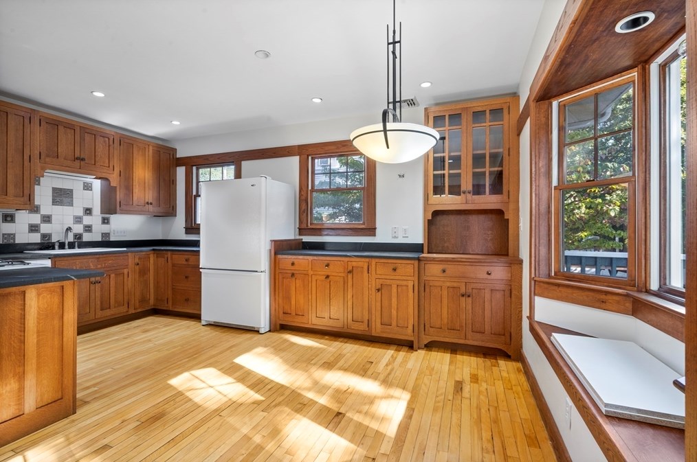 32 Tomlin St, Waltham MA  02451-3735 exterior