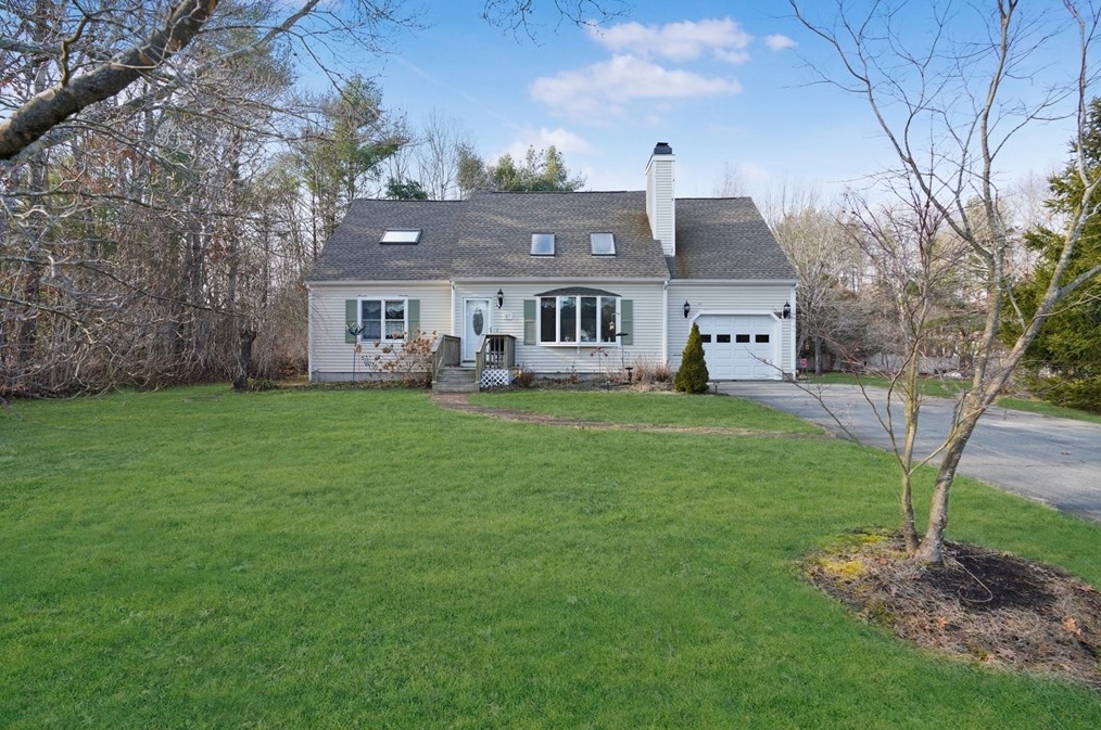 7 Bow Dr, New Bedford, MA 02743