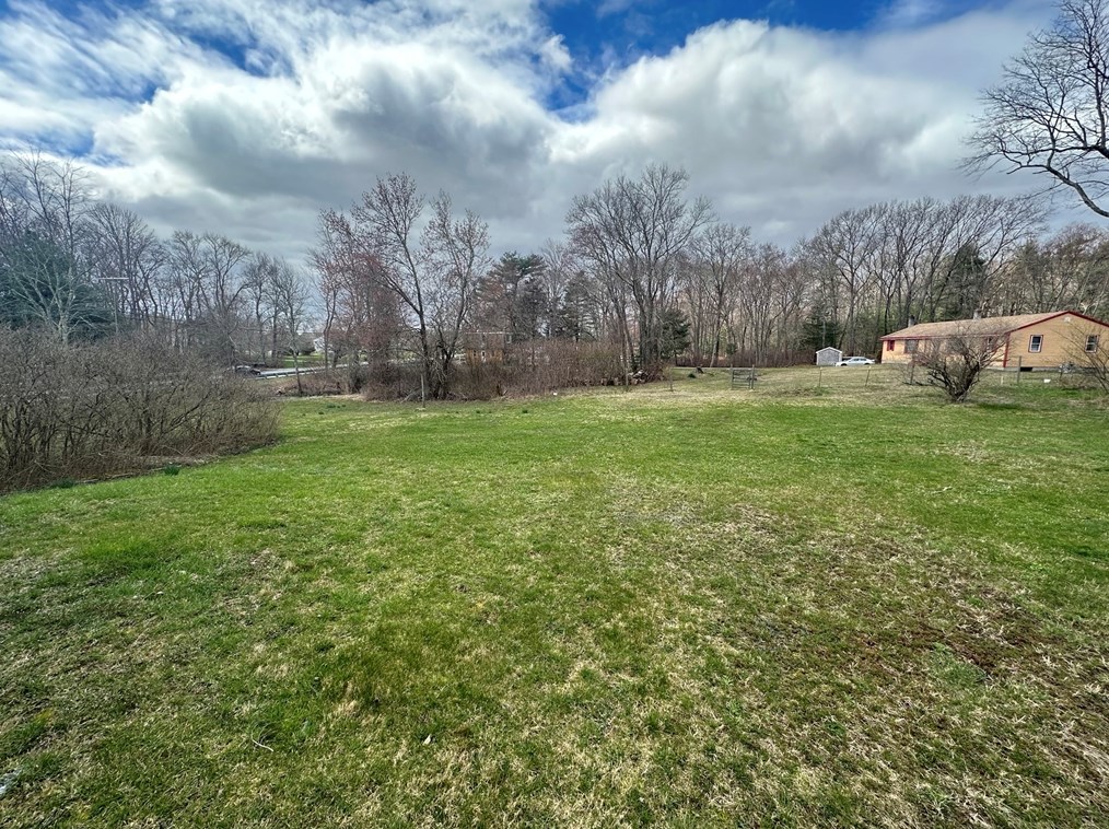 260 Tremont St, Rehoboth MA  02769-2706 exterior