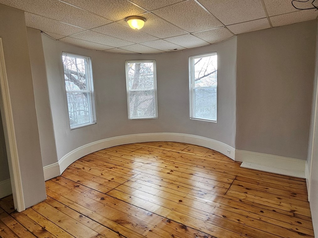 1 Dartmouth St #2, Worcester, MA 01604