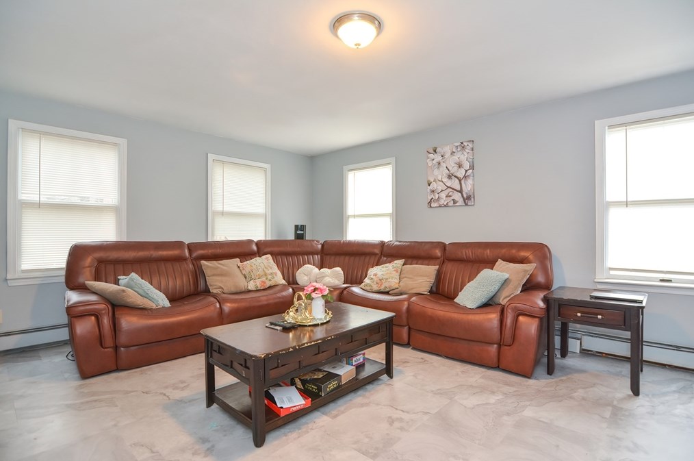 90 Christine St, Worcester MA  01606-2368 exterior