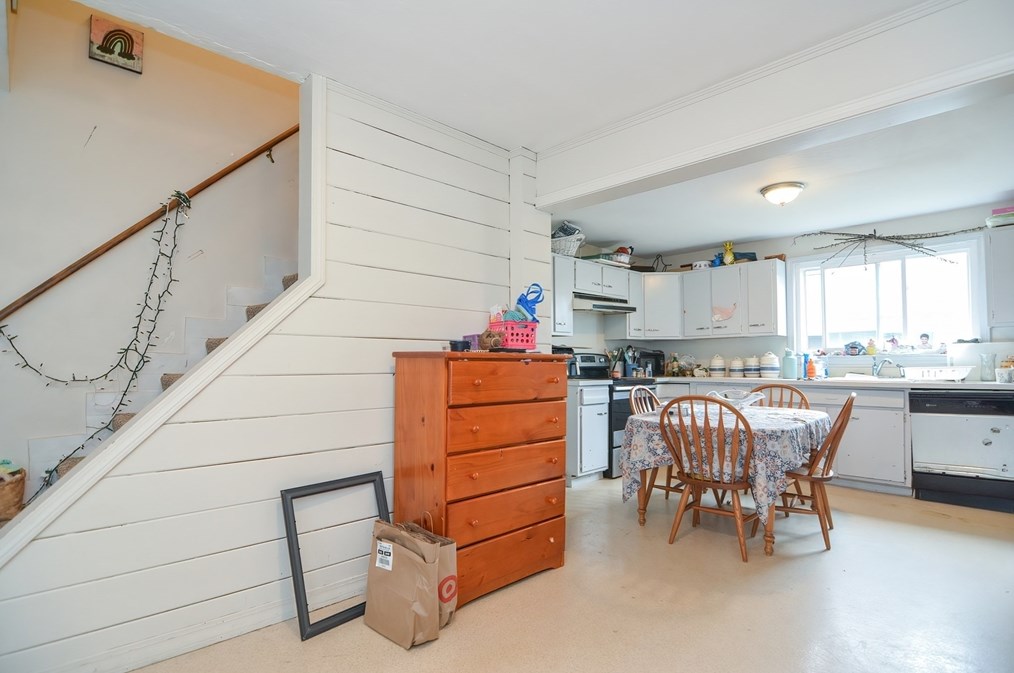 90 Christine St, Worcester MA  01606-2368 exterior