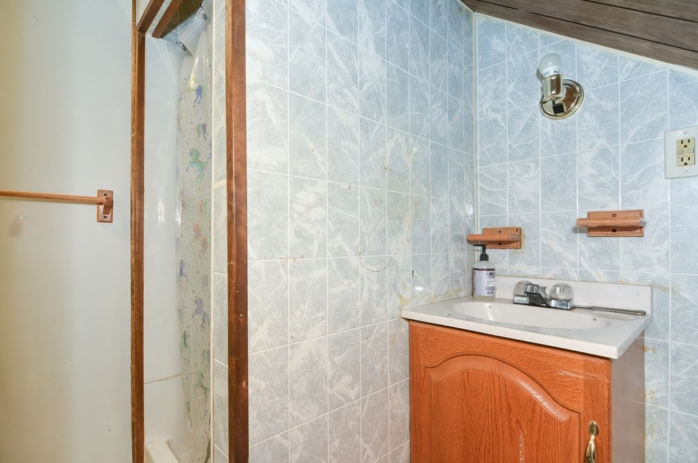 90 Christine St, Worcester MA  01606-2369 exterior