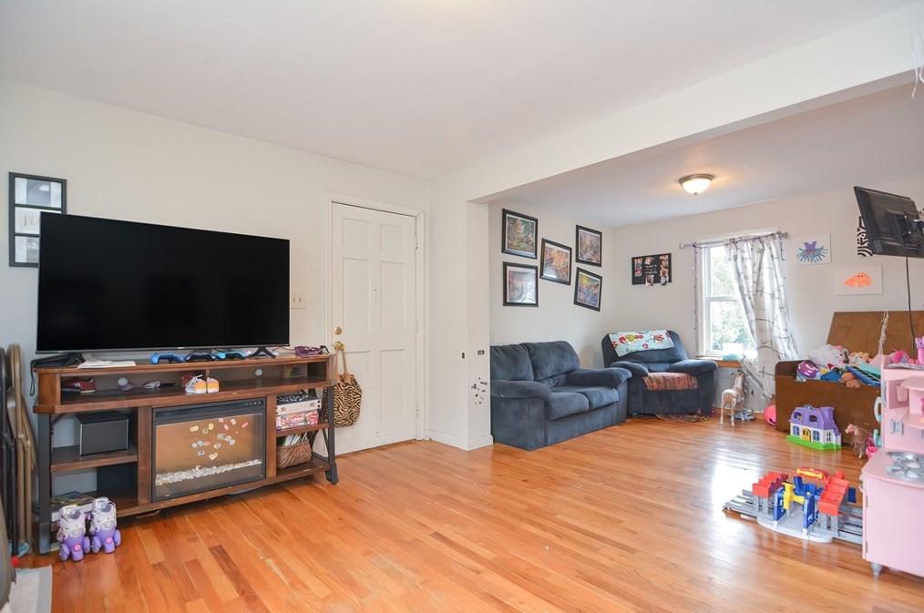 90 Christine St, Worcester MA  01606-2368 exterior