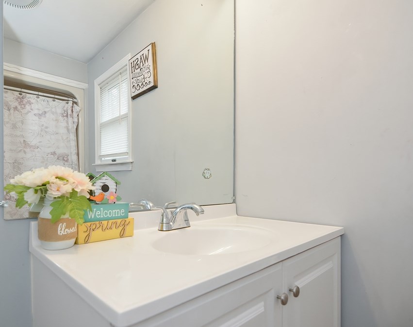 90 Christine St, Worcester MA  01606-2368 exterior