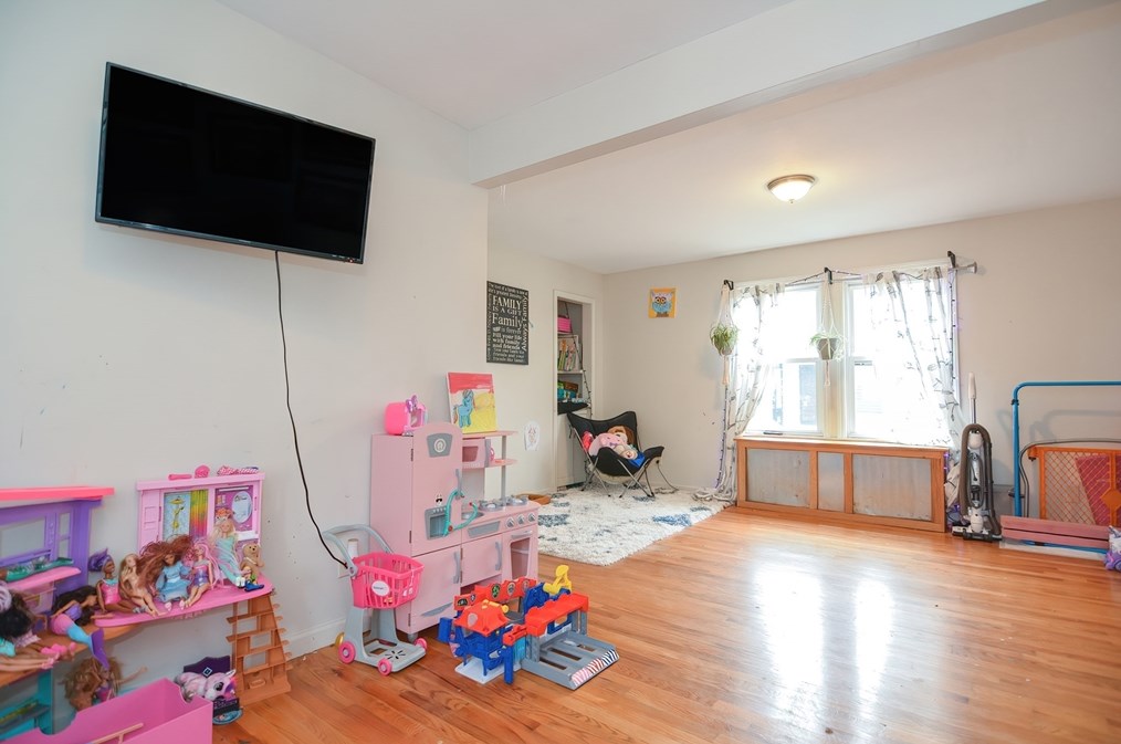 90 Christine St, Worcester MA  01606-2368 exterior