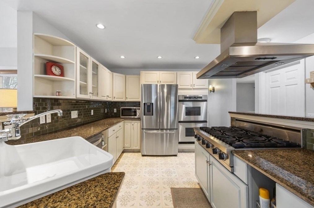 730 Dickinson St, Fall River MA  02721-4535 exterior