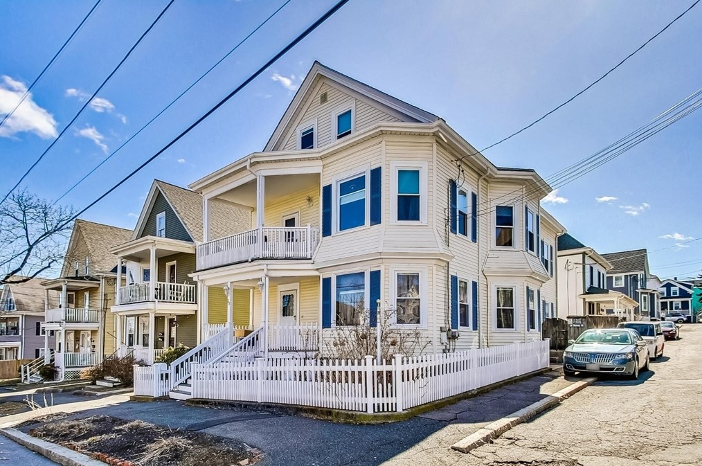 35 Dunlap St, Salem, MA 01970 exterior