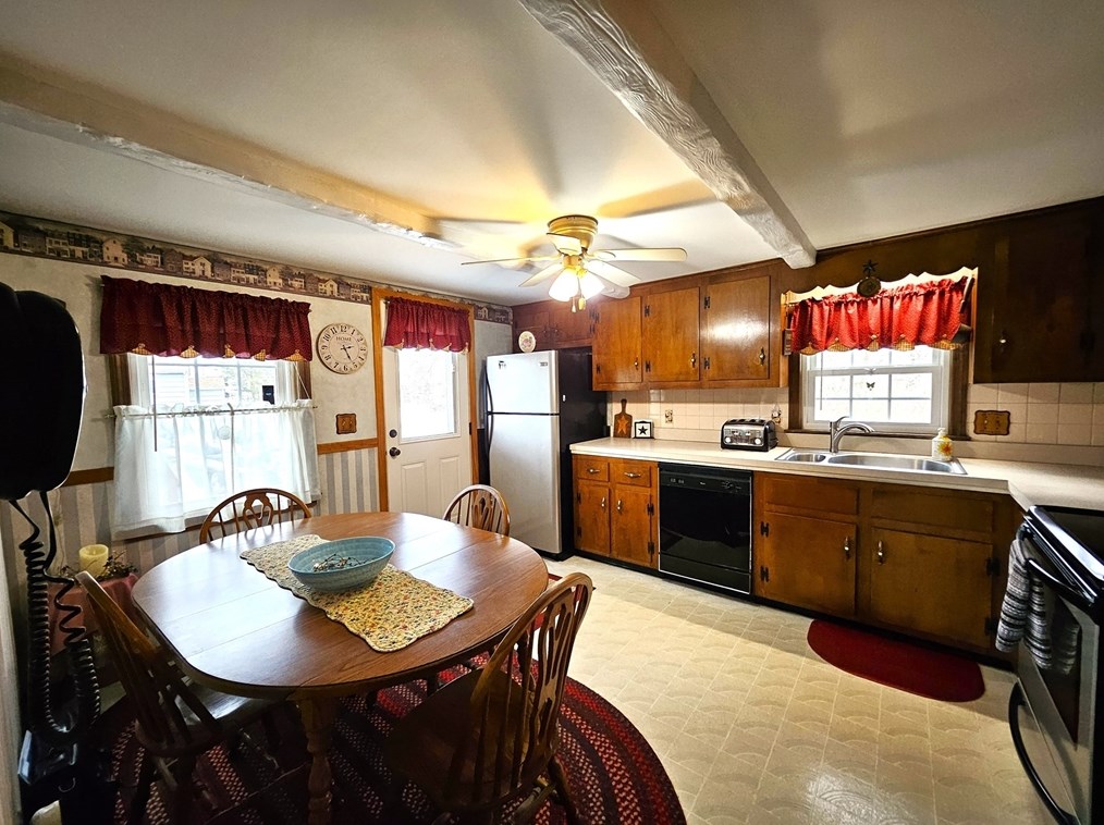 12 Savery Avenue Ter, Plymouth, MA 02360 exterior