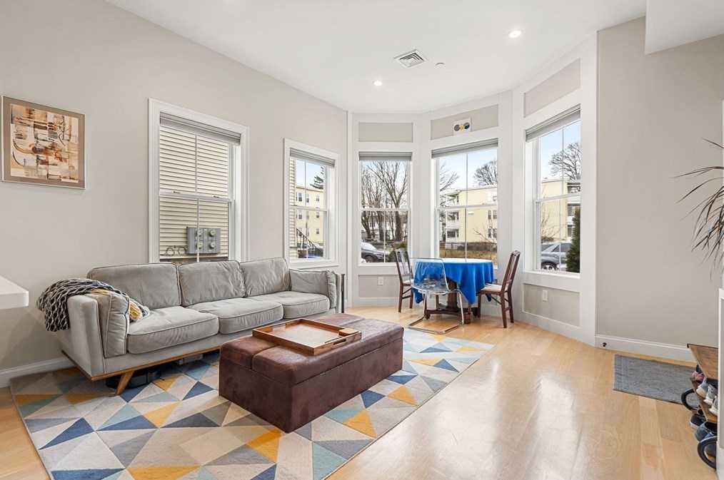 32 Wentworth St, Boston, MA 02124-3517