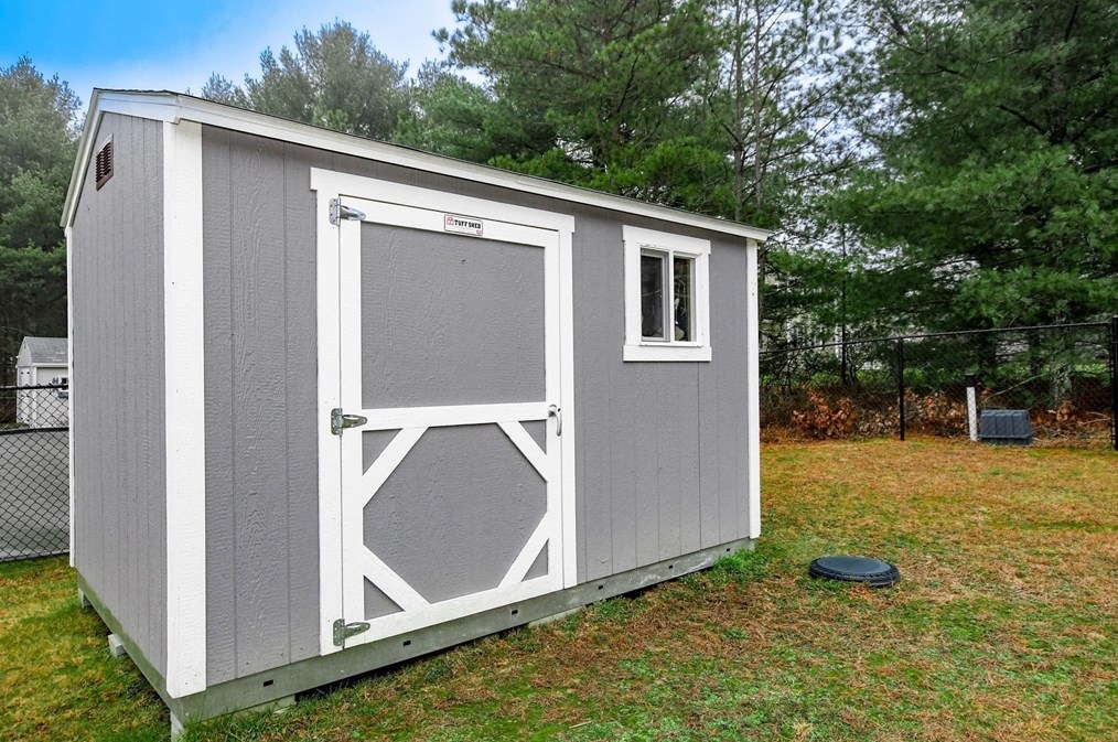 307 Charge Pond Rd, Wareham MA  02571-1108 exterior