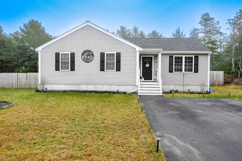 307 Charge Pond Rd, Wareham MA  02571-1108 exterior