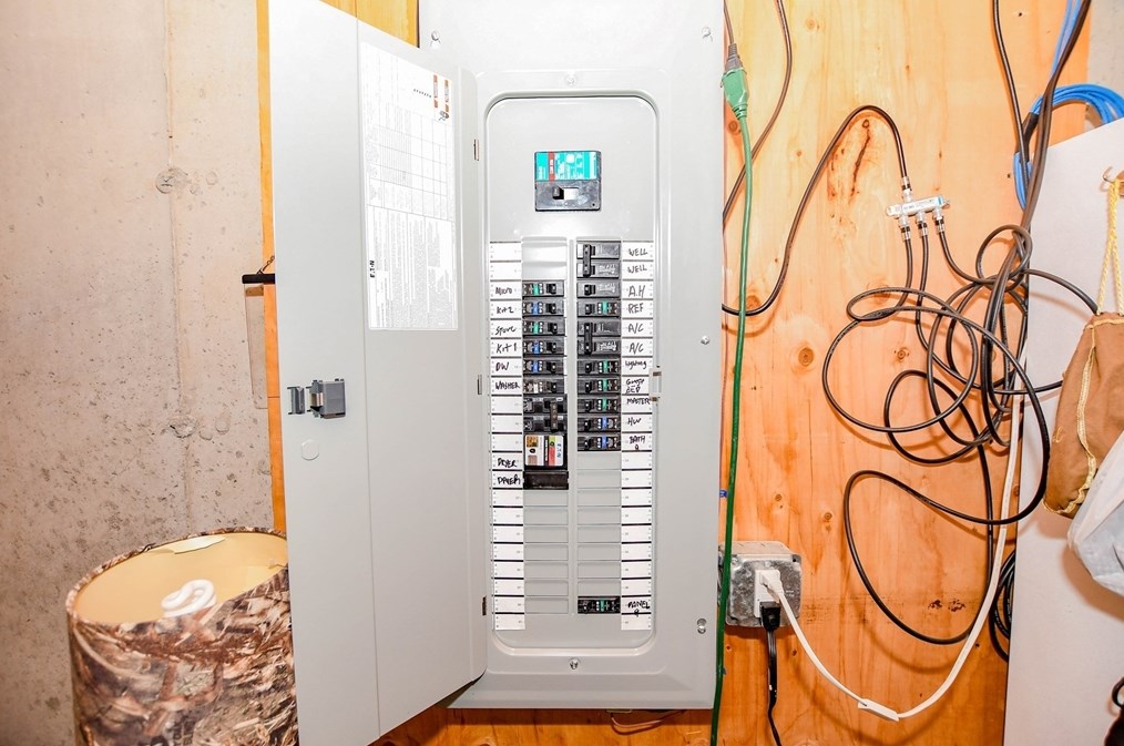 307 Charge Pond Rd, Wareham MA  02571-1108 exterior