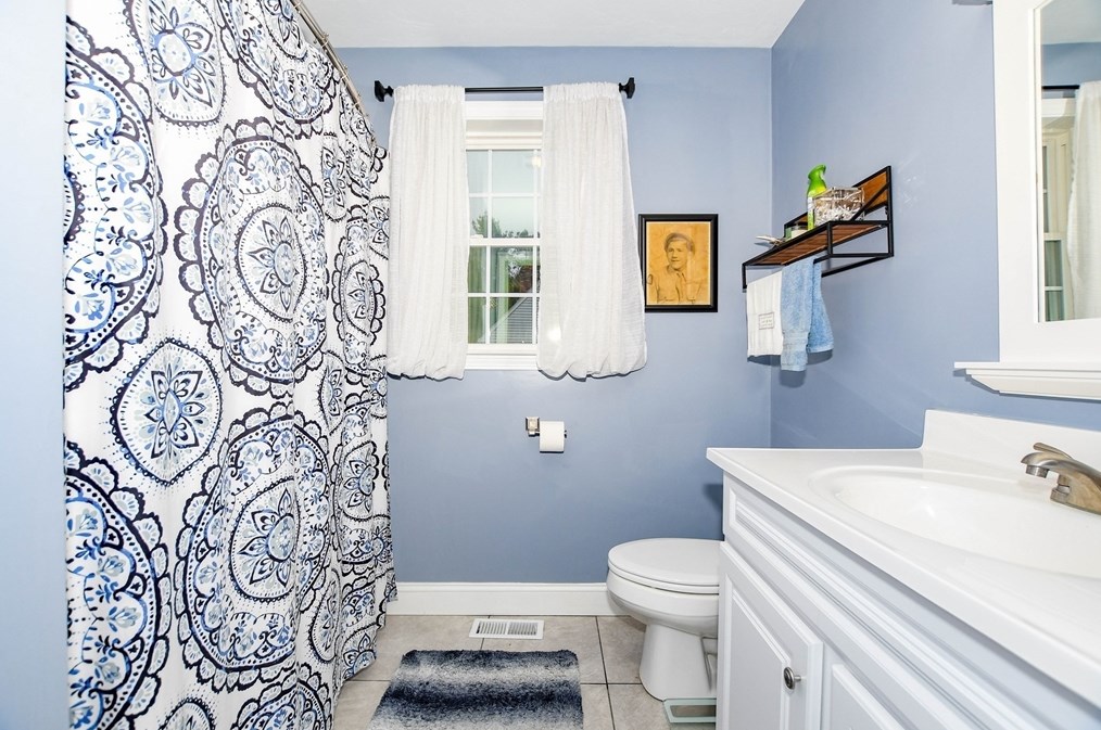 307 Charge Pond Rd, Wareham MA  02571-1108 exterior