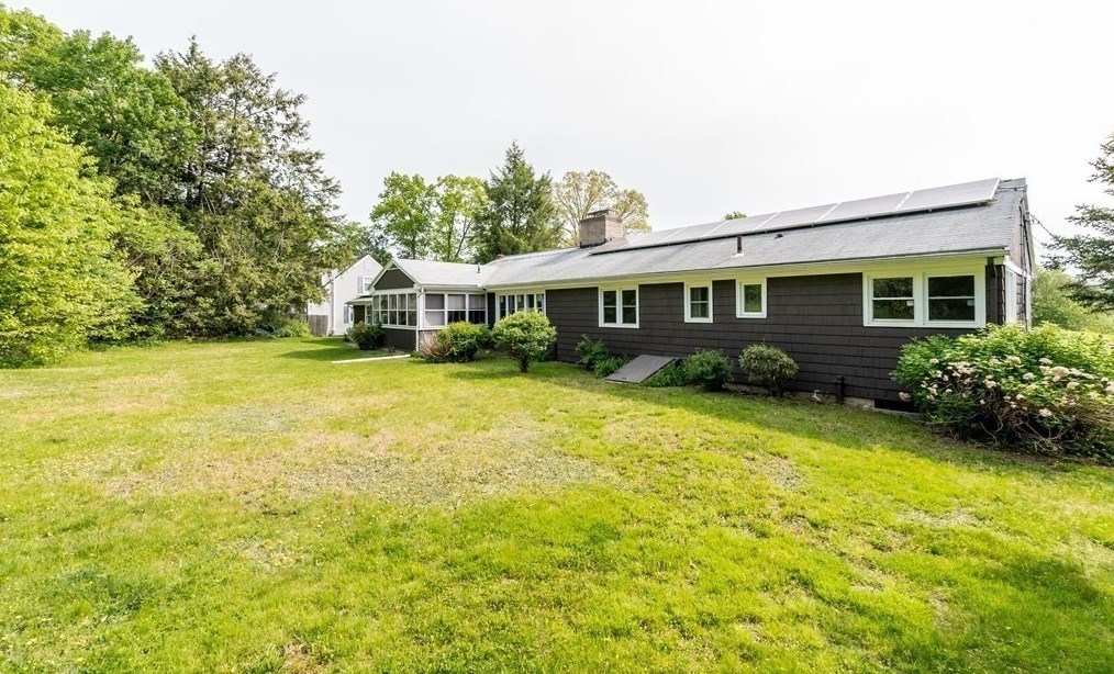 5 Brookside Cir, Wilbraham MA 01095-2102 exterior