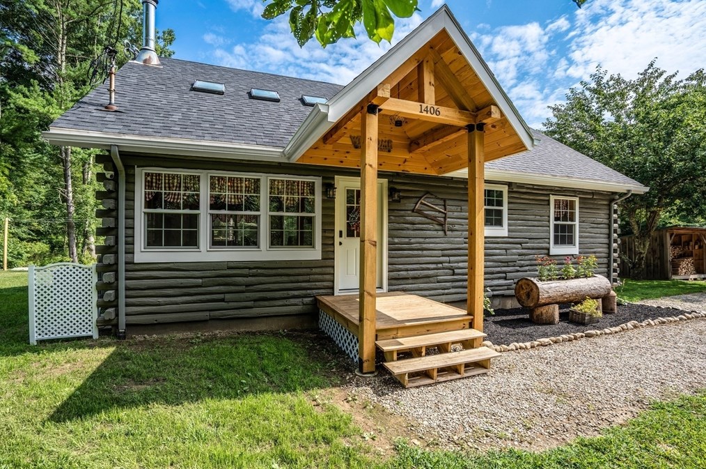 1406 Hixville Rd, Dartmouth MA  02747-1155 exterior