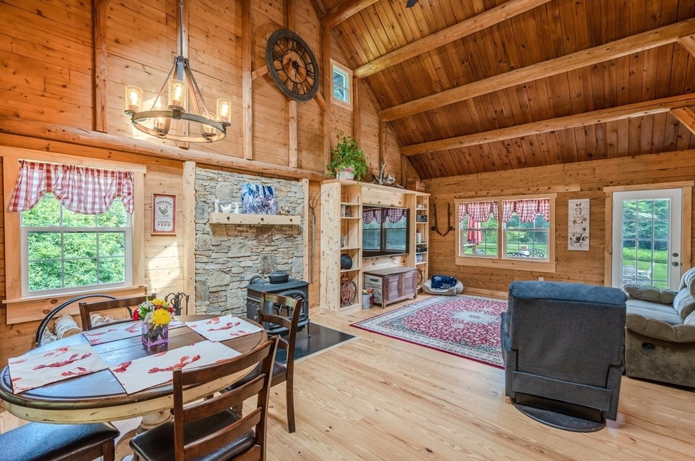 1406 Hixville Rd, Dartmouth MA  02747-1155 exterior