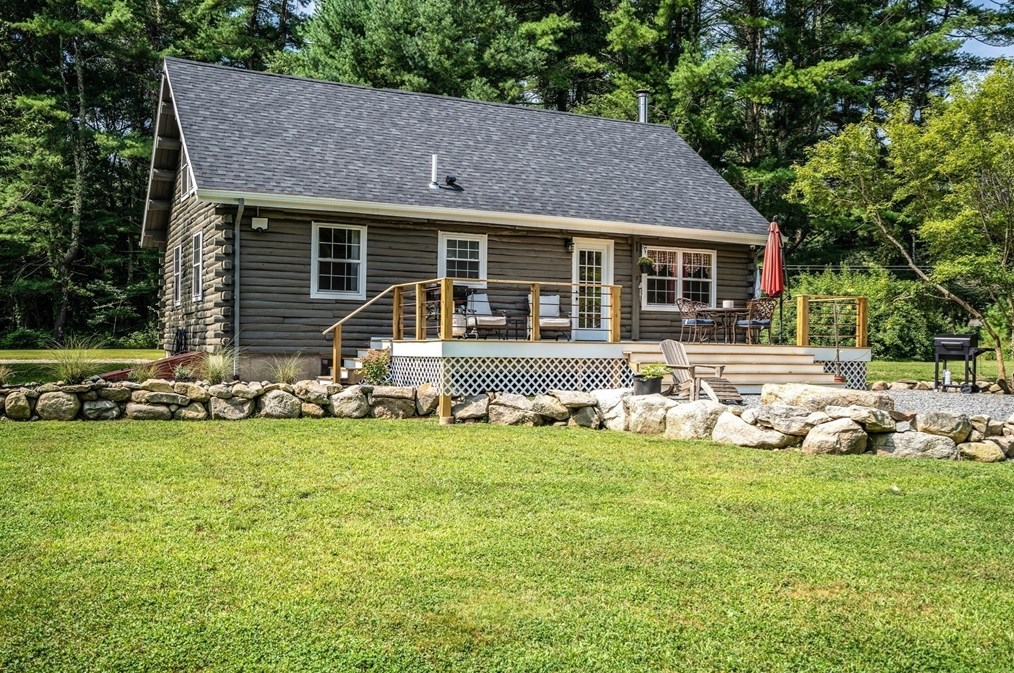 1406 Hixville Rd, Dartmouth MA  02747-1155 exterior