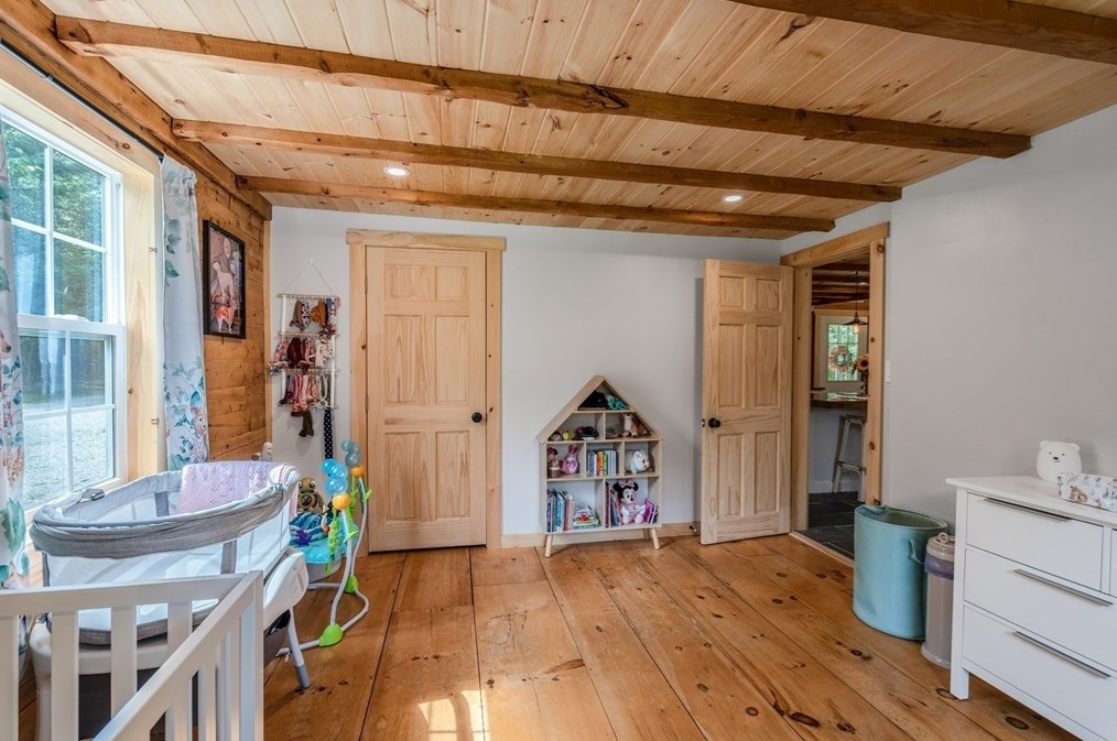 1406 Hixville Rd, Dartmouth MA  02747-1155 exterior