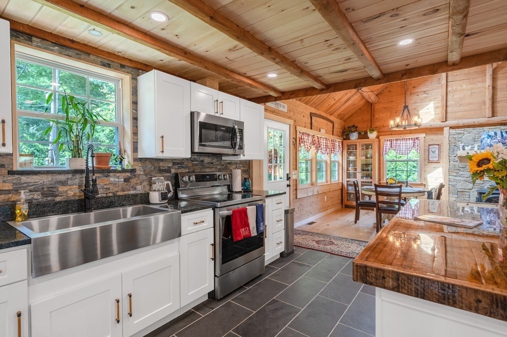 1406 Hixville Rd, Dartmouth MA  02747-1155 exterior