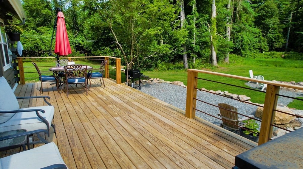 1406 Hixville Rd, Dartmouth MA  02747-1155 exterior