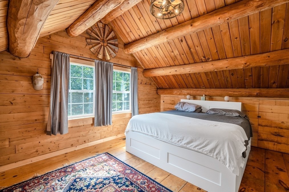 1406 Hixville Rd, Dartmouth MA  02747-1155 exterior