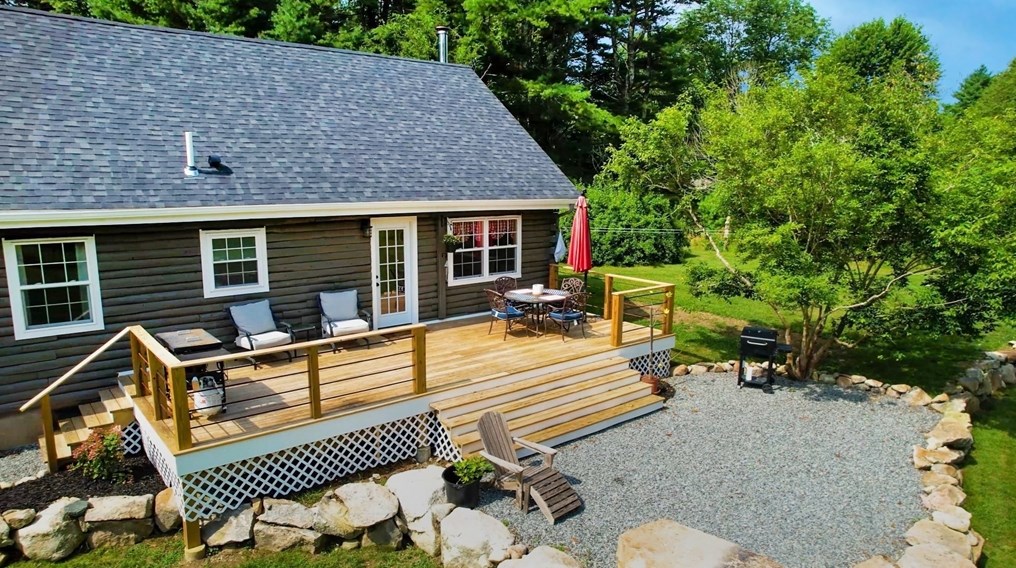 1406 Hixville Rd, Dartmouth MA  02747-1155 exterior