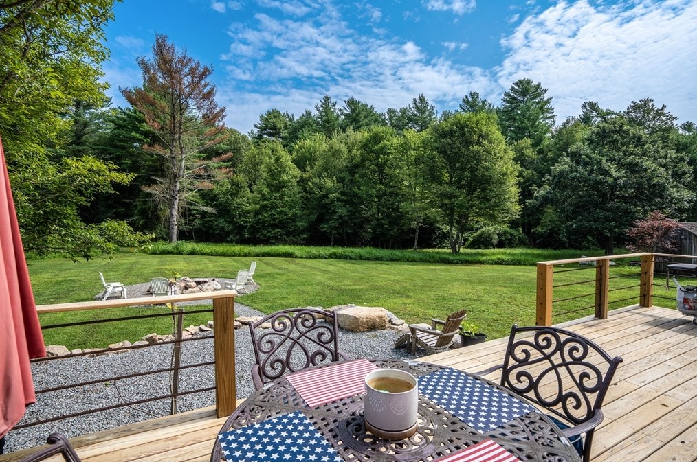 1406 Hixville Rd, Dartmouth MA  02747-1155 exterior