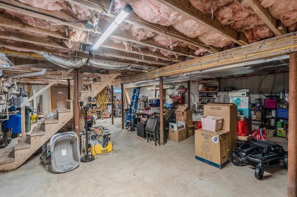 1406 Hixville Rd, Dartmouth MA  02747-1155 exterior