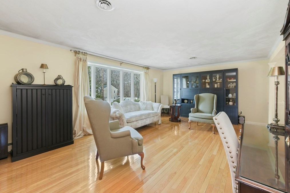 4 Coach Ln, Dedham, MA 02026