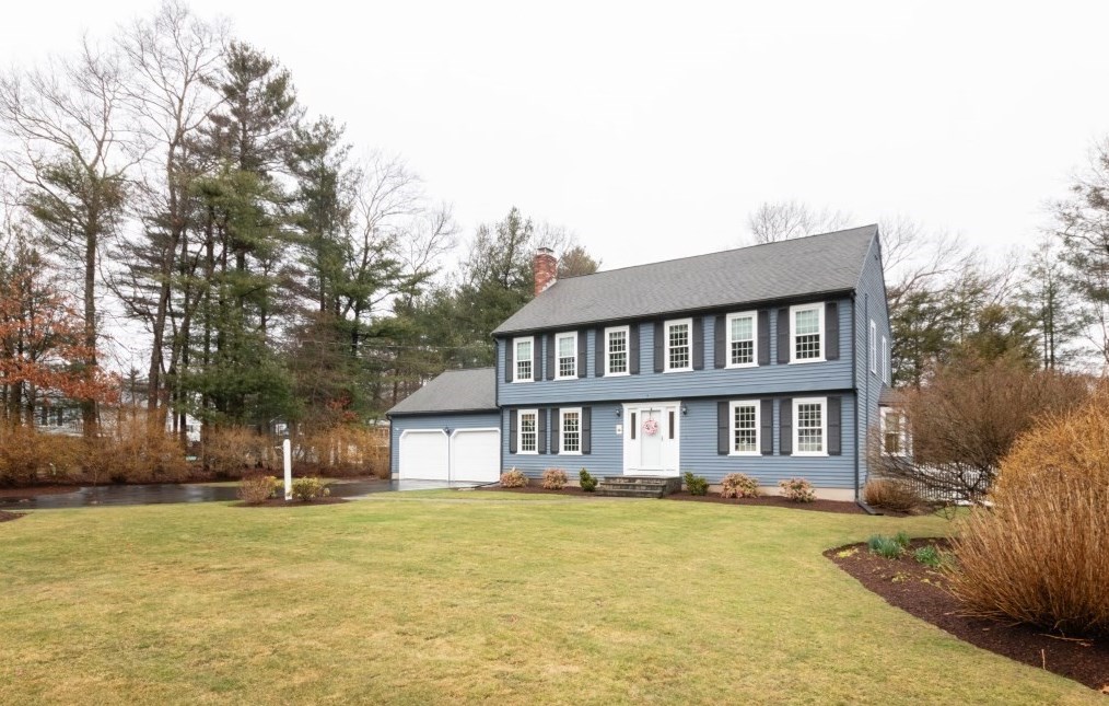 4 Arrowhead Rd, Walpole, MA 02081 exterior