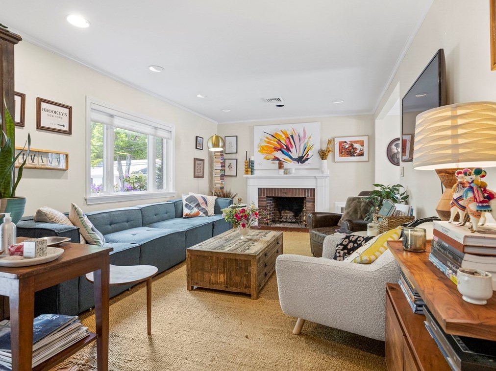 29 Payson Rd, Roxbury-Xing, MA 02467 exterior