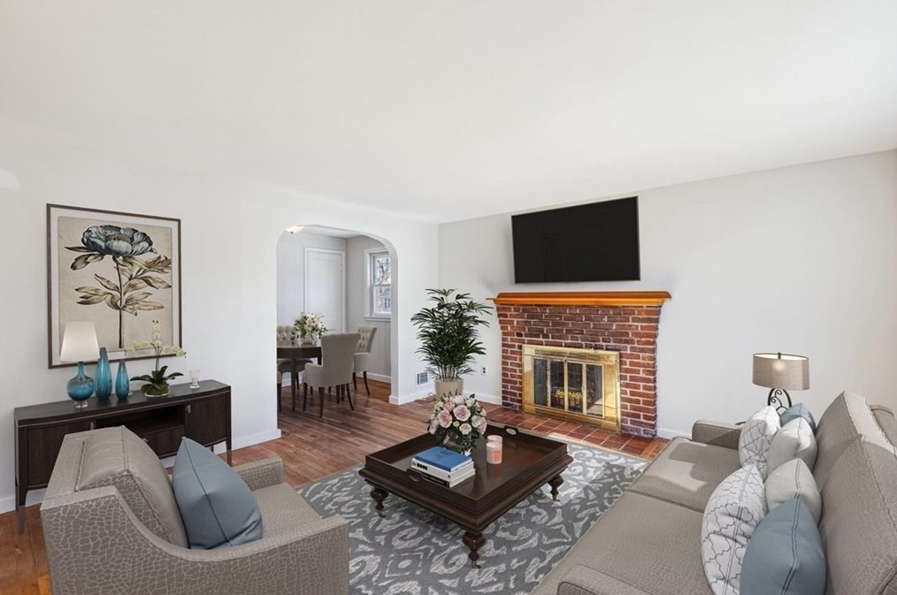 74 Hinston Rd, Weymouth, MA 02189-2130