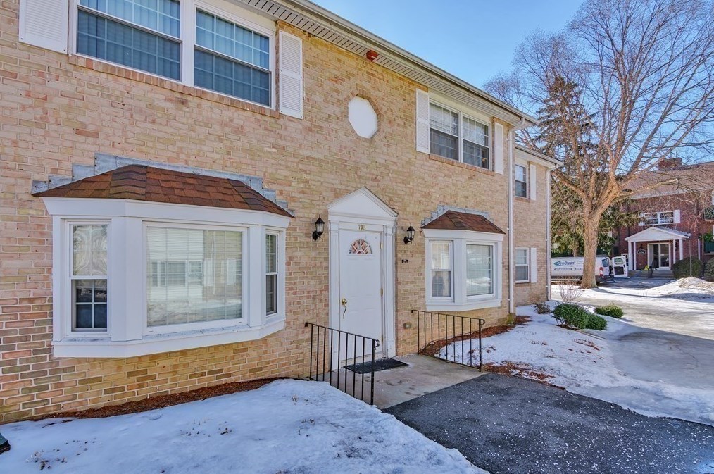 70 Washington Park Dr, Andover MA  01810-3015 exterior