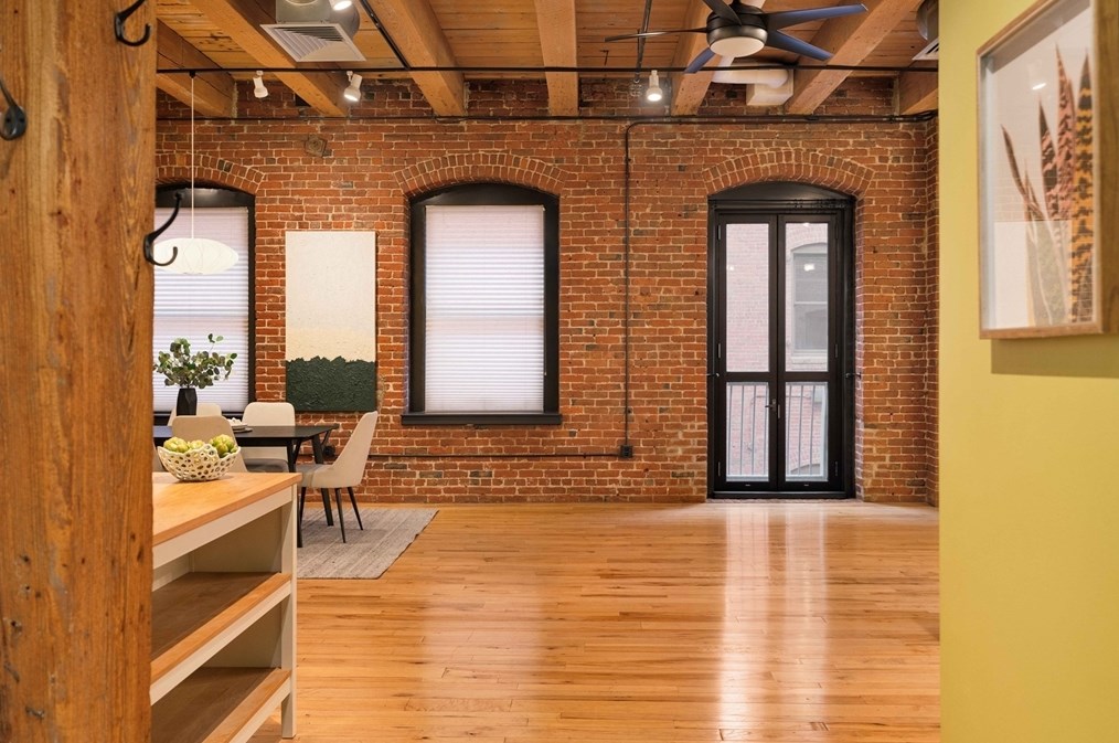 21 Wormwood St #209, Boston, MA 02210